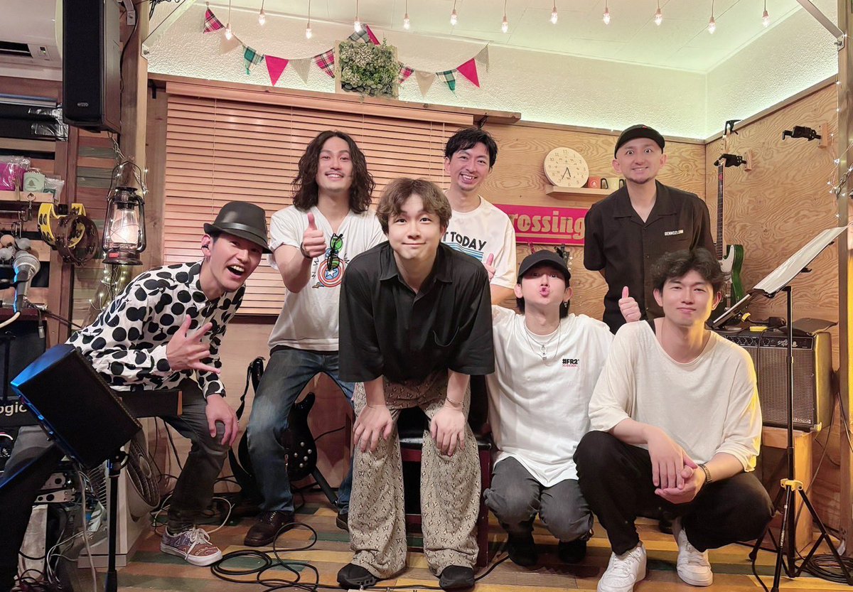 「DOUKYOUSEN」

最高の空間でした！！！
兄ちゃん2人とのライブ、幸せでした。
ほんまに家族です。
来てくれた皆様に感謝！！！