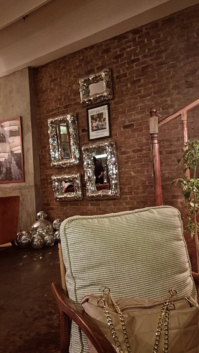 Achari_Nimboo's tweet image. Gigi has the most instagram worthy backdrops