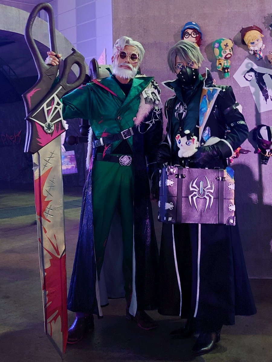 hide_OMEGA's tweet image. #第五人格7周年
#第五人格DigDigSeven #コスプレ
公式で頑張ってた相互さん達と📸2
弓使い:胡桃 @9Ru_Me
納棺師:今氏 @imashi1223
患者:クロウ @clowcos
心理学者:茶々丸 @cyama28
傭兵:ビスケ  @his_ke
骨董商:女将 @okamix123
長時間お疲れ様でした〜(´ー｀)ノ
