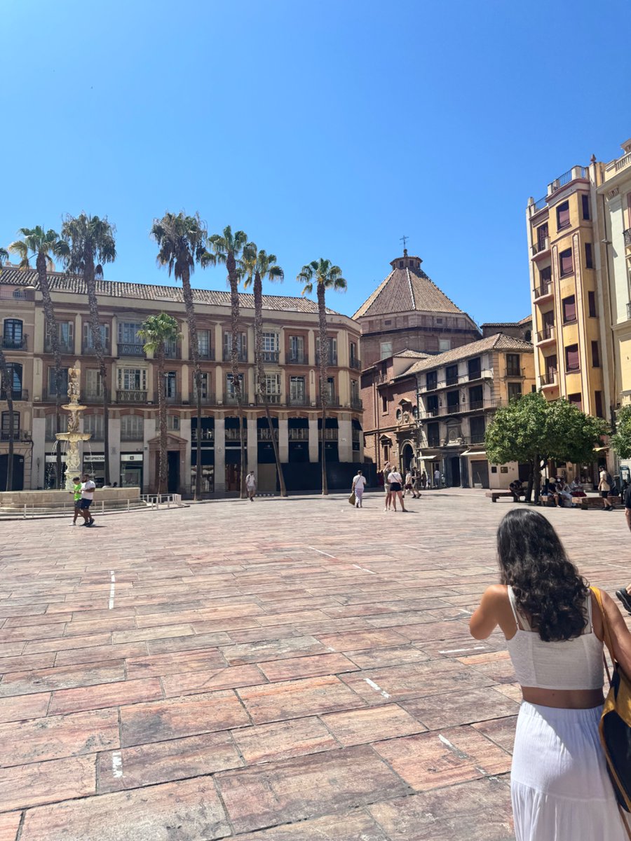 Malaga is a vibe, guys. Love it. Trying to get hubby pissed so he agrees to stay another day.