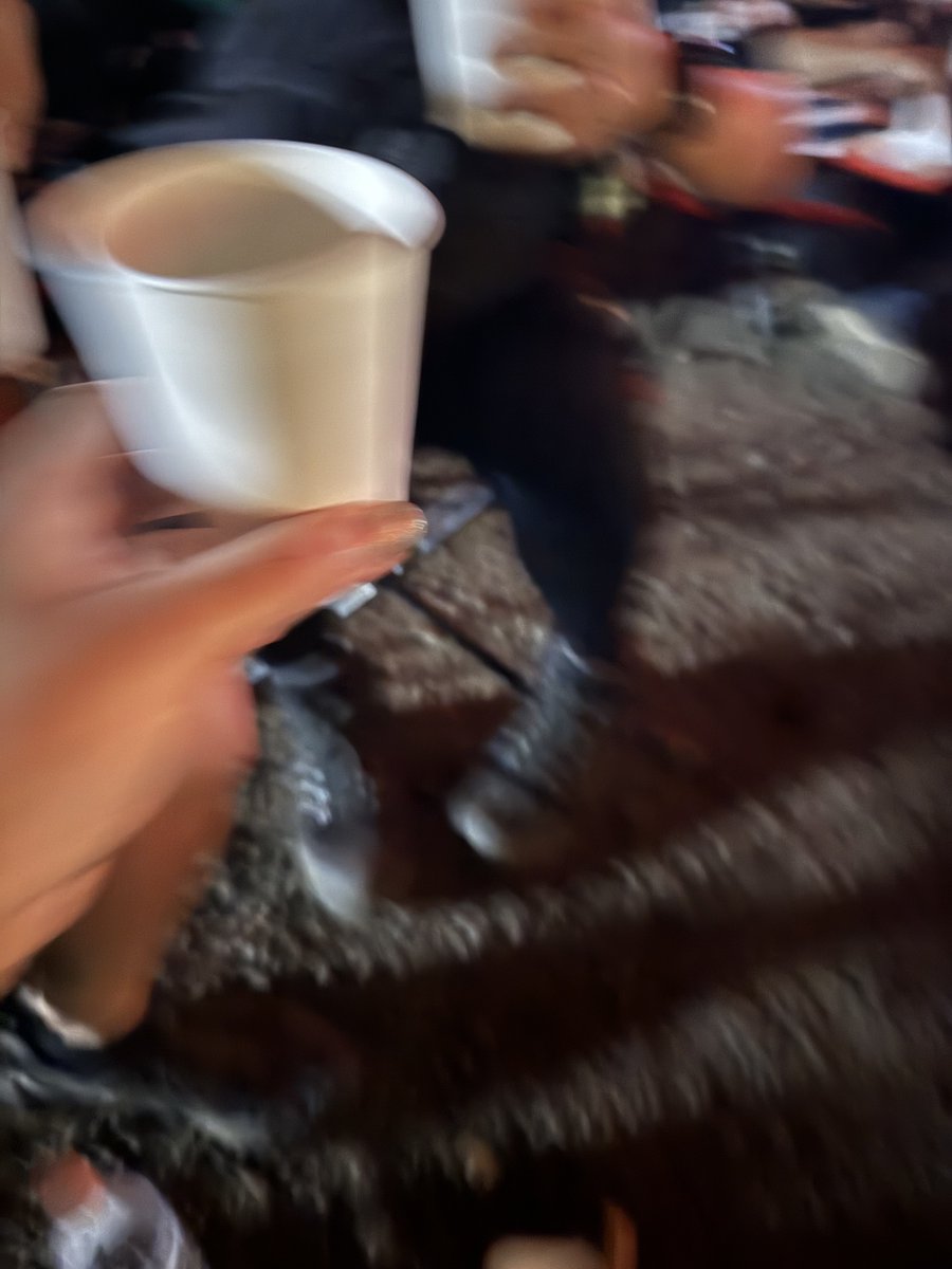 shzk_pc's tweet image. 友達が日本酒頼んだら売り切れたからタダであげるー つってもろた日本酒でべろんべろんになってしまった！！！！