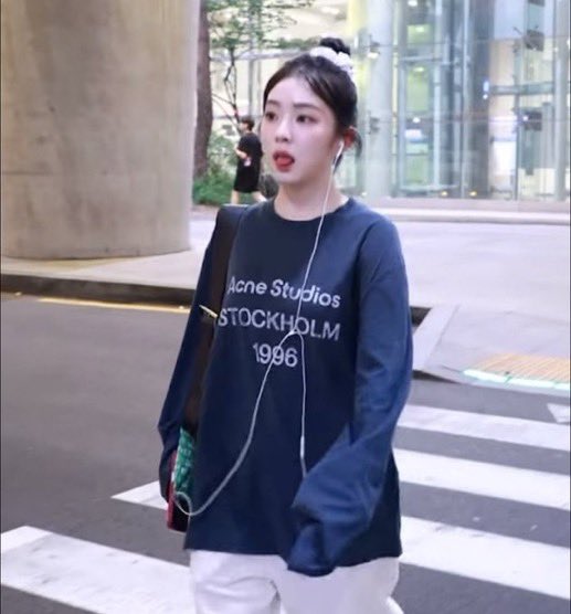 3___2__9's tweet image. 요즘 날씨 밤이든 낮이든 밖에 나가면 무조건 녹는데 긴팔에 쑥찜팩 들고와서 더워하는거 진짜로ㅜㅋㅋㅋㅋㅋㅋㅋㅋㅋㅋㅋㅋㅋㅋㅋㅋ