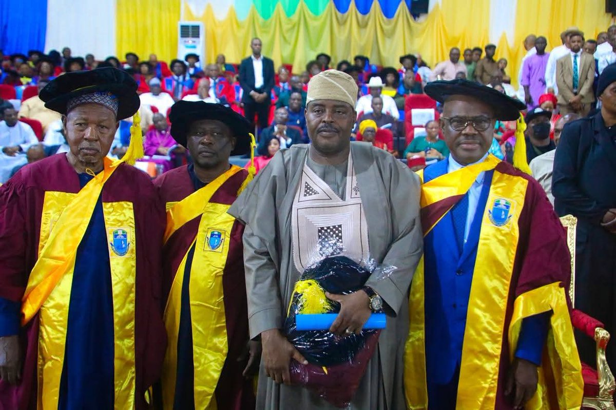 GovWike's tweet image. Yesterday, I was honoured with the University of Port Harcourt (UNIPORT) Honorary Degree of Doctor of Political Science (D.Sc Honoris Causa).

The University also named its Convocation Arena after me.

For me, my wife and entire family, we hold this honour as…