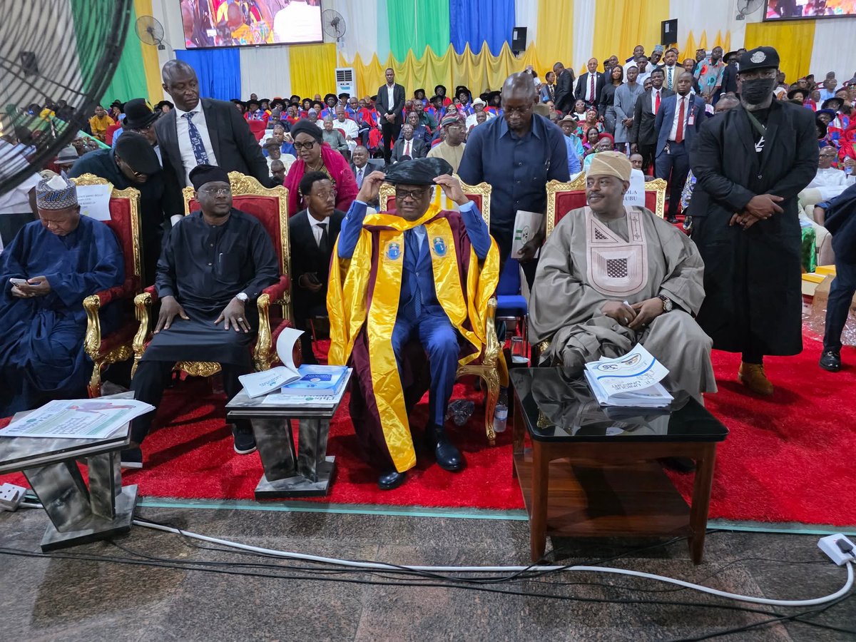 GovWike's tweet image. Yesterday, I was honoured with the University of Port Harcourt (UNIPORT) Honorary Degree of Doctor of Political Science (D.Sc Honoris Causa).

The University also named its Convocation Arena after me.

For me, my wife and entire family, we hold this honour as…