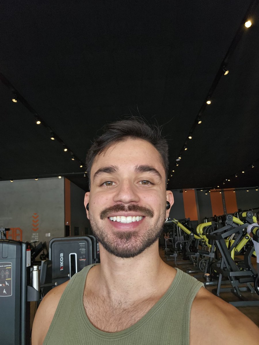 othersheepp's tweet image. hoje me acusaram de não ter dentes, veja só....