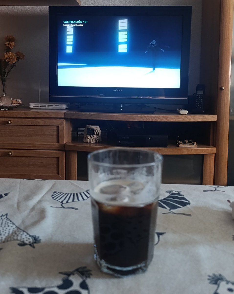 CoffeeiTea's tweet image. Let’s beat the heat properly...
Iced coffee and YOI!