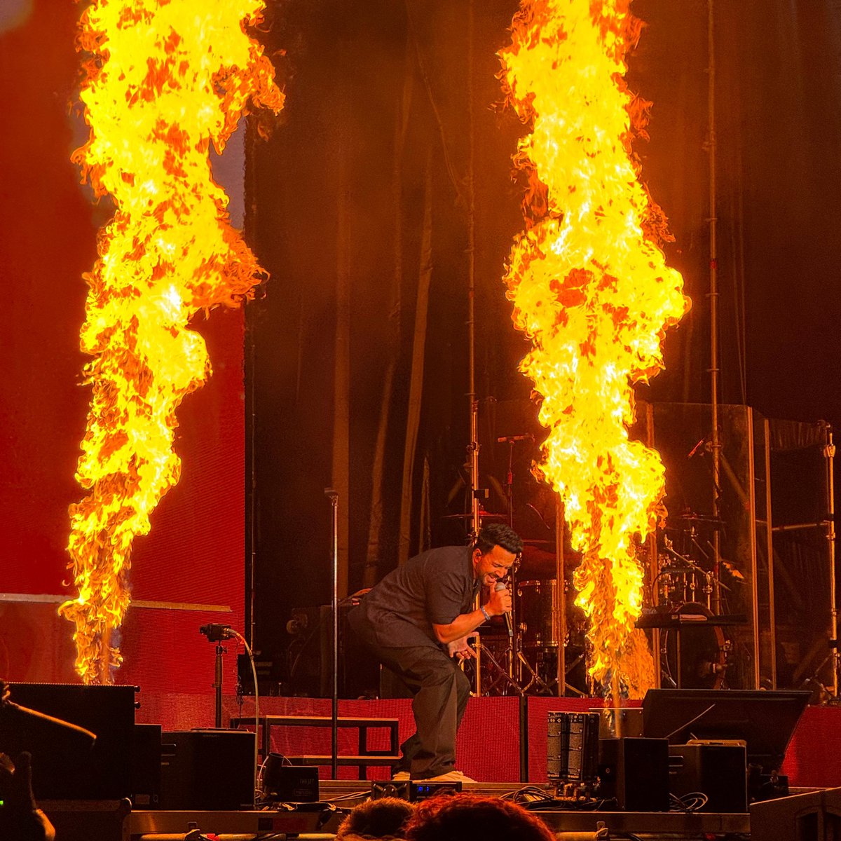 MickeySant's tweet image. Anoche @LuisFonsi salió al escenario de Berja (Almería) como quien entra a una fiesta de amigos, con el ritmo bien puesto y la emoción desatada. Y sí, le cantamos todo. Hasta las baladas. Hasta las de hace veinte años.
Mi artículo de opinión👇
eldiarioredondo.opennemas.com/opinion/miguel…