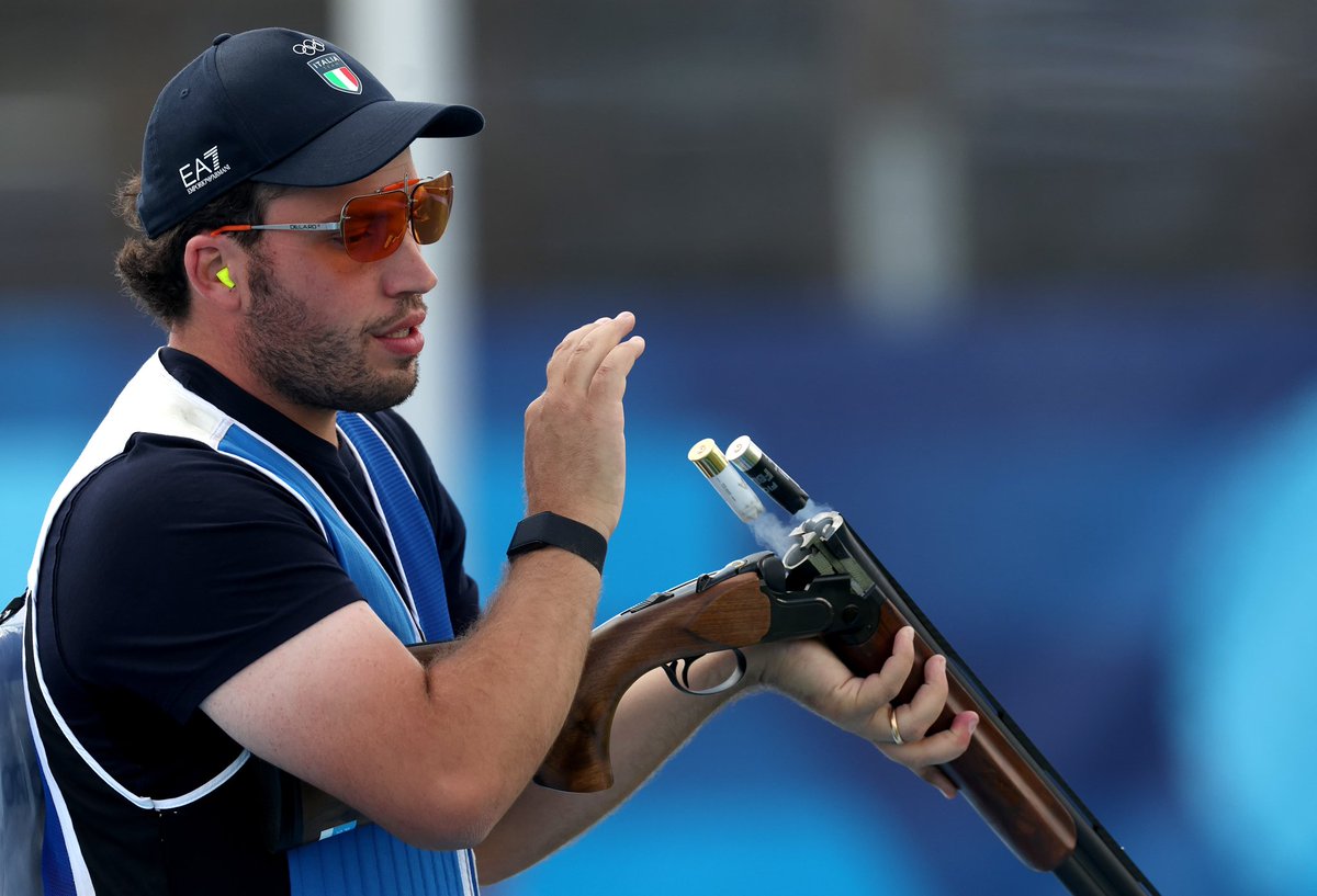 ItaliaTeam_it's tweet image. ED È ARGENTOOOOO 🥈🔥
Arriva una medaglia dagli Europei di tiro a volo! 😯
Al poligono olimpico francese di Châteauroux, Tammaro Cassandro si laurea vicecampione continentale nello skeet! 👏
CHE CLASSEEEEEE 😌
#ItaliaTeam #tiroavolo
