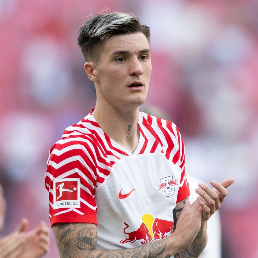 utd_sammy's tweet image. 🚨 Manchester United and Newcastle are both interested in Benjamin Šeško — but there are no club-to-club talks yet.
Šeško would reportedly prefer a move to United. [@schfer_g, @LVZSport] #mufc