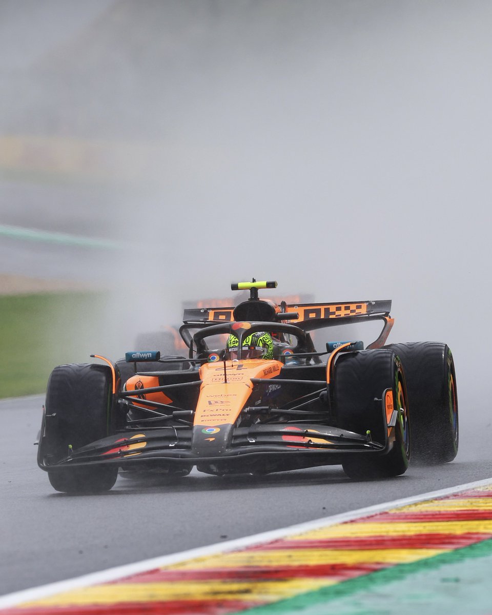 LN4's tweet image. that slipstream effect was real 😅 lando rounds the first racing lap p2. 39 more laps to come, bring it on!