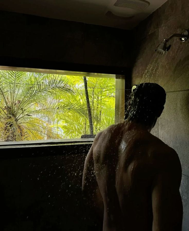 GunsInHisHead's tweet image. A nice hot shower to relax the muscles.
Are you going to keep staring? Or join him?