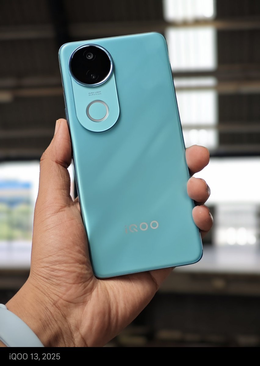 SavageAryan007's tweet image. iQOO Z10R Impressions: What You Need to Know

(after 10 days of use)

🤌 For me, the DESIGN is definitely a highlight for the price segment: you  get a curved &amp;amp; slim design philosophy which feels very good in the hand, and it is extremely comfortable to hold and use, despite its…