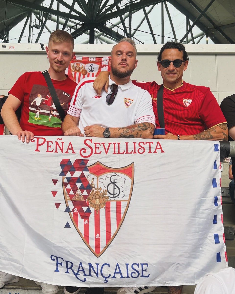 SevillaFCFrance's tweet photo. Déplacement à Gelsenkirchen pour le match Schalke 04 - Sevilla FC

Vamos mi Sevilla ! https://t.co/NkqheMAc5C