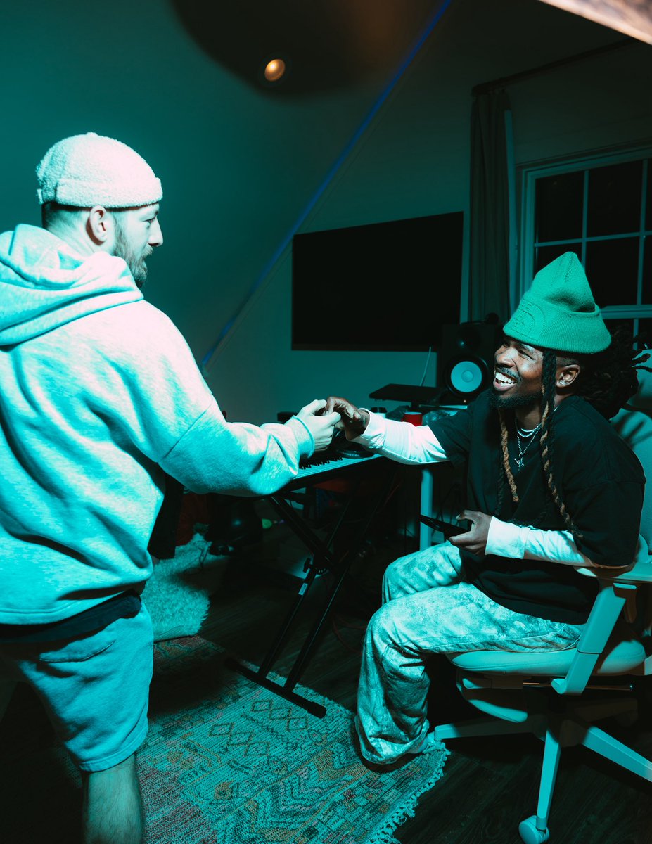indiextribe's tweet image. some BTS from βNO MATTER WHATβ sessions πππππ
Listen here: hypeddit.com/indietribe/nomβ¦