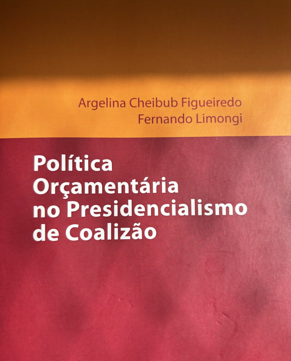 JorgRodrigues's tweet image. Preciso urgentemente que eles lancem uma versão atualizada desse livro!