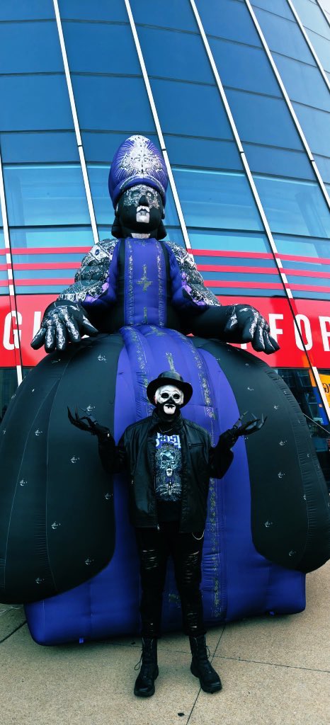 NOLANPRlCE's tweet image. MY FIRST GHOST RITUAL WAS MORE AMAZING THAN I WAS EXPECTING IM SO SAD ITS OVER BUT I HAVE MEMORIES TO LAST A LIFETIME NOW 😍🤍 @thebandGHOST #ghost @SKELETOUR2025 #skeletour2025