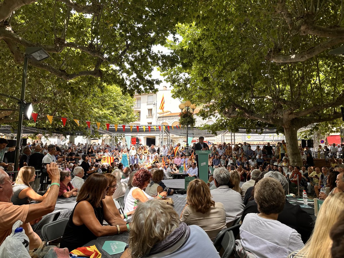 pepcoma's tweet image. Celebrant el 5è aniversari de @JuntsXCat a Prats de Molló amb el president @KRLS!