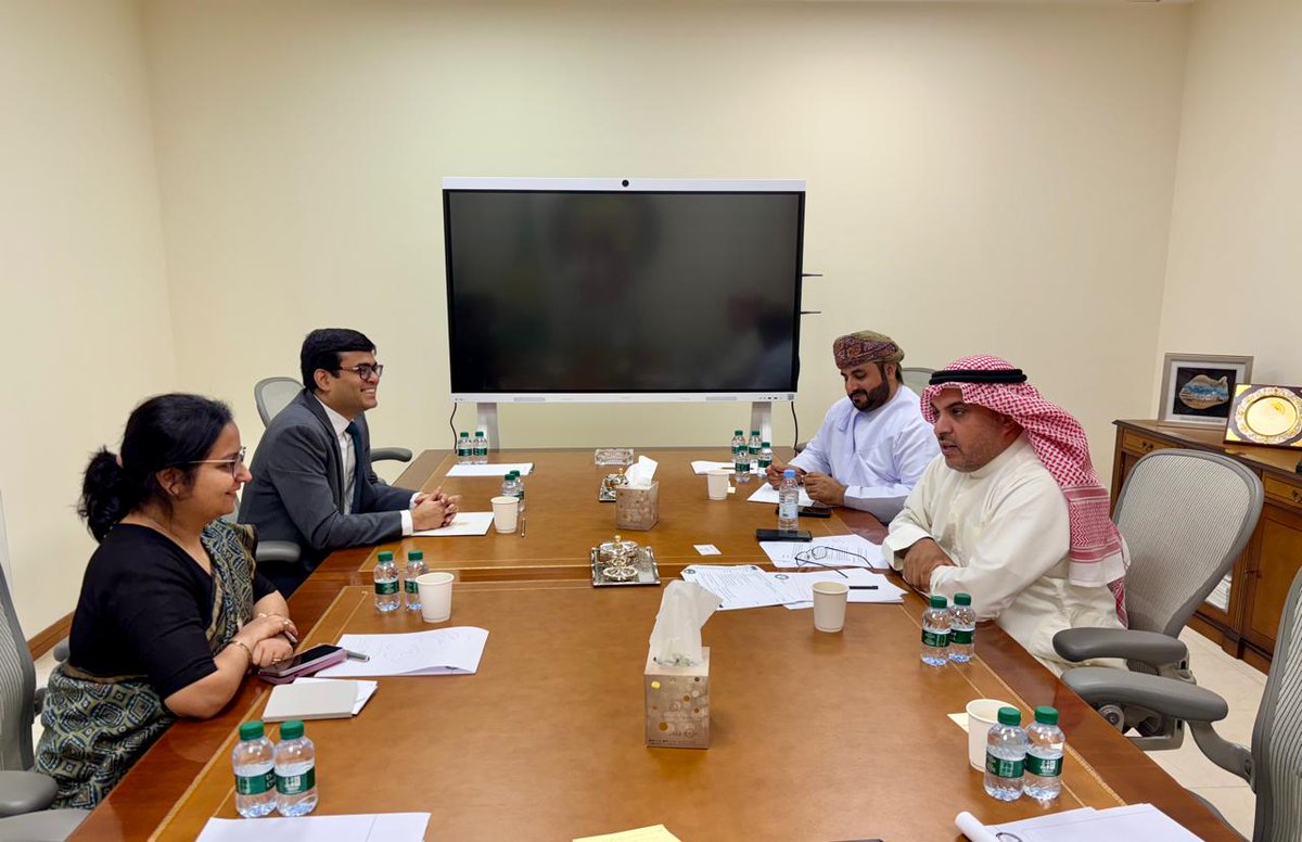 IndianEmbRiyadh's tweet image. Counsellor Ms Manusmriti and Counsellor Shri Sharique Badr met Dr. Mohammed Al Rashidi, Director of Economic Affairs at the GCC Secretariat @GCCSG in Riyadh. They exchanged views on deepening cooperation in the field of Energy, as part of the India-GCC Joint Action Plan.