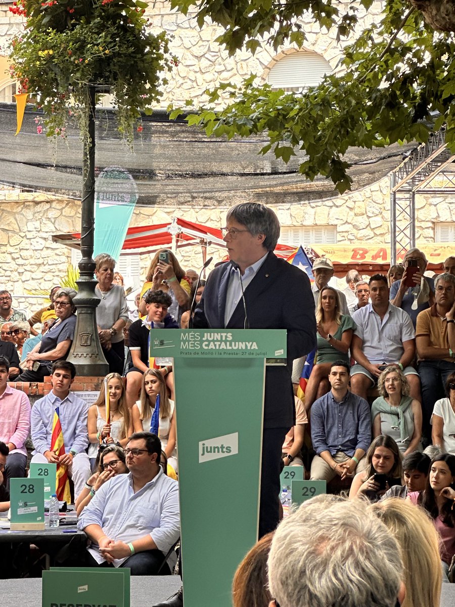 pepcoma's tweet image. Celebrant el 5è aniversari de @JuntsXCat a Prats de Molló amb el president @KRLS!