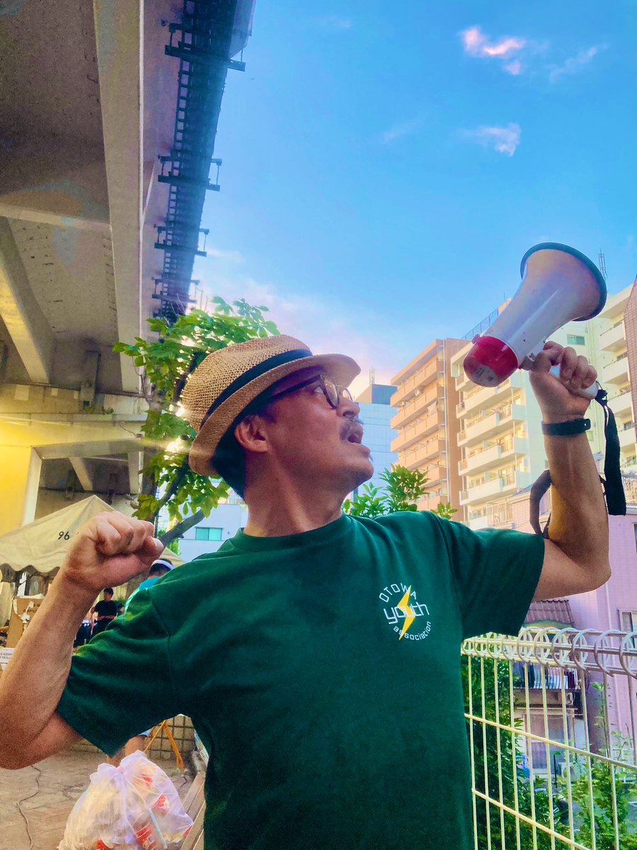 YMO大好き人間なんで、メガホンを持ったらこのポーズしたくなっちゃうよね😉