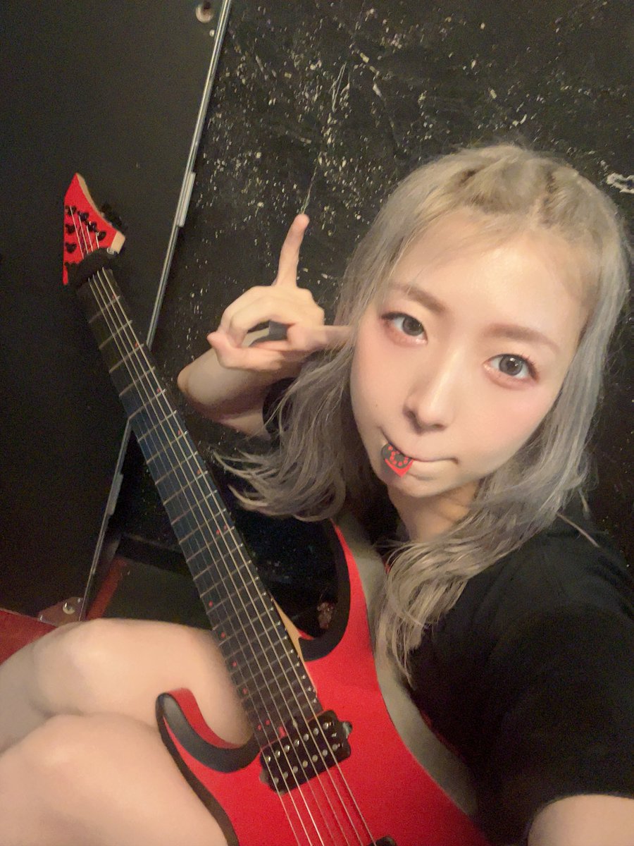 erk_gxrx9's tweet image. 今日はアンチノックでLittle Lilithでした!NABLA9呼んでくれてありがとう!熱すぎて溶けた!次のLittle Lilithは8/10渋谷REXワンマンライブ!成功させるために大事なことやるべきこともっともっと増えたなって感じたライブだった!絶対に最高の一日にするのでみんなも見届けにきてね🔥
#LittleLilith
