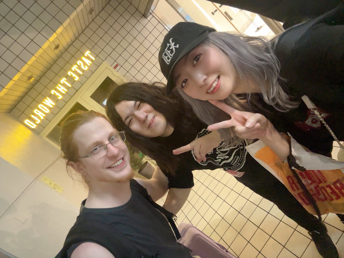 erk_gxrx9's tweet image. 今日はアンチノックでLittle Lilithでした!NABLA9呼んでくれてありがとう!熱すぎて溶けた!次のLittle Lilithは8/10渋谷REXワンマンライブ!成功させるために大事なことやるべきこともっともっと増えたなって感じたライブだった!絶対に最高の一日にするのでみんなも見届けにきてね🔥
#LittleLilith