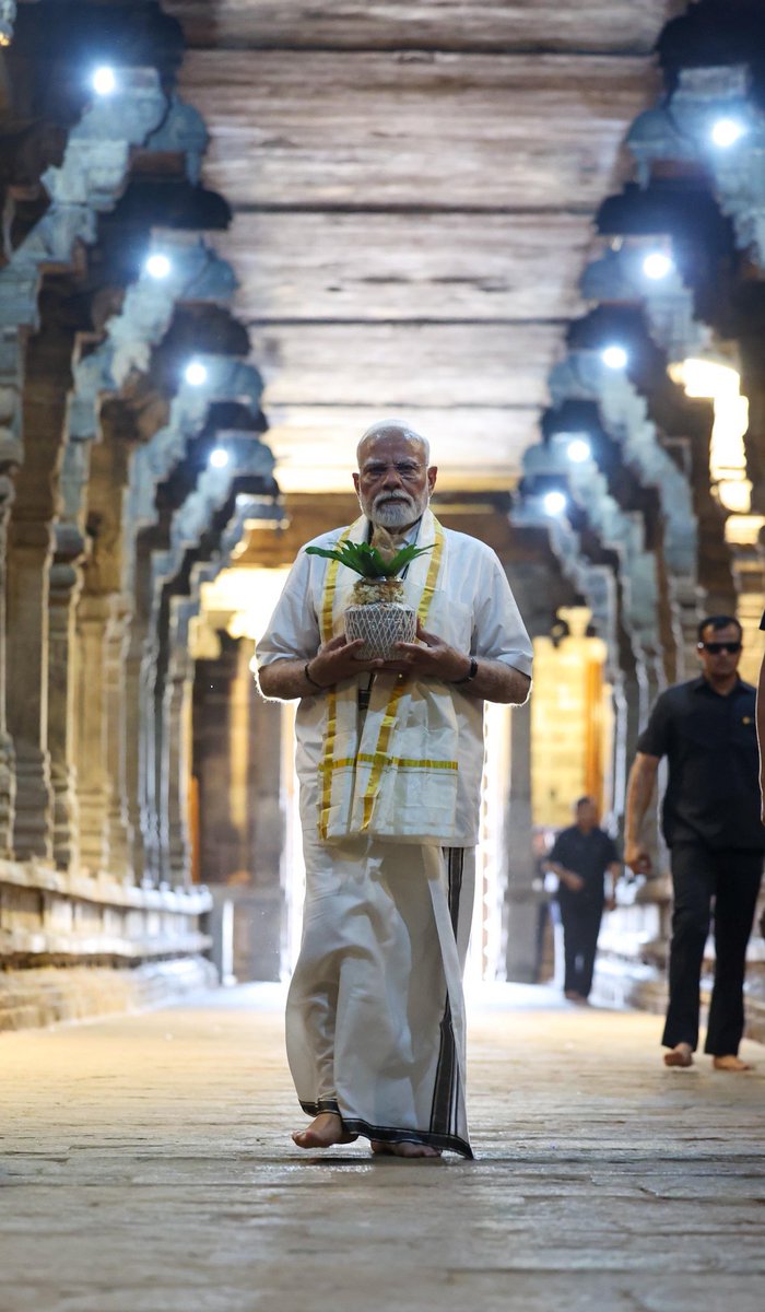 Virend_Sachdeva's tweet image. Prime Minister Shri @narendramodi during Darshan at the majestic Brihadisvara Temple, Gangaikonda Cholapuram.
A true civilisational ambassador — blending the vision of modern India with the timeless soul of Bharat.
#TNWelcomesModi