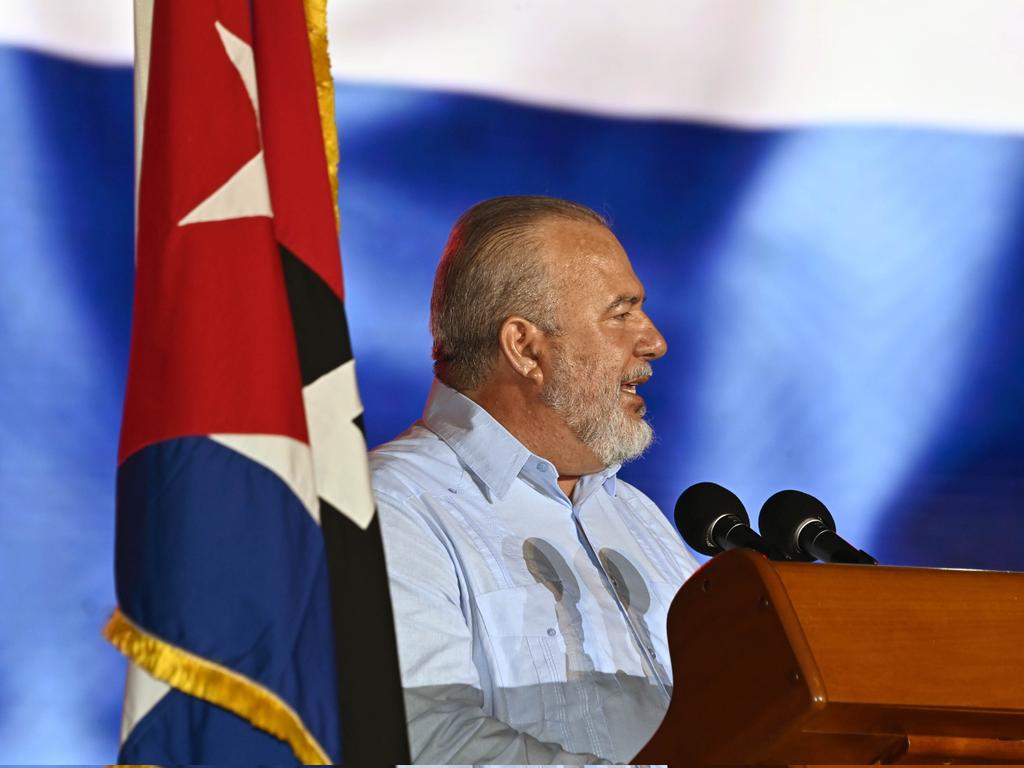 MMarreroCruz's tweet image. La Revolución cubana sigue de pie, combatiendo y sin renunciar a construir una sociedad soberana, independiente, socialista, democrática, próspera y sostenible, con la frente en alto y la dignidad intacta.

 #CubaEstáFirme
#LaLuchaNoHaCesado

soberania.gob.cu/noticias-es/nu…