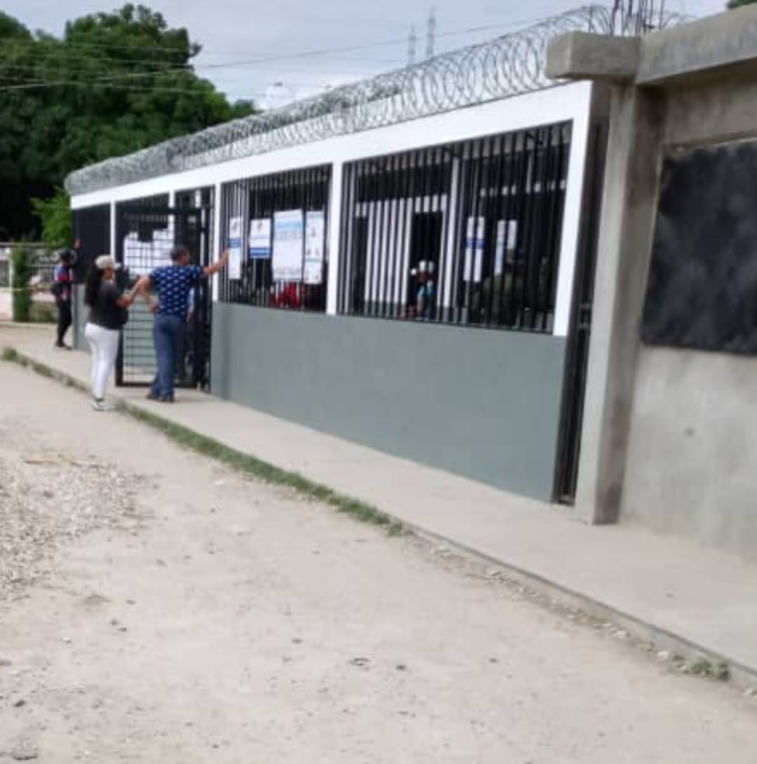 MundarayZair's tweet image. Desolador... la población entiende que NO es una elección. Que el voto no elige y que acudir es apoyar al sistema dictatorial.