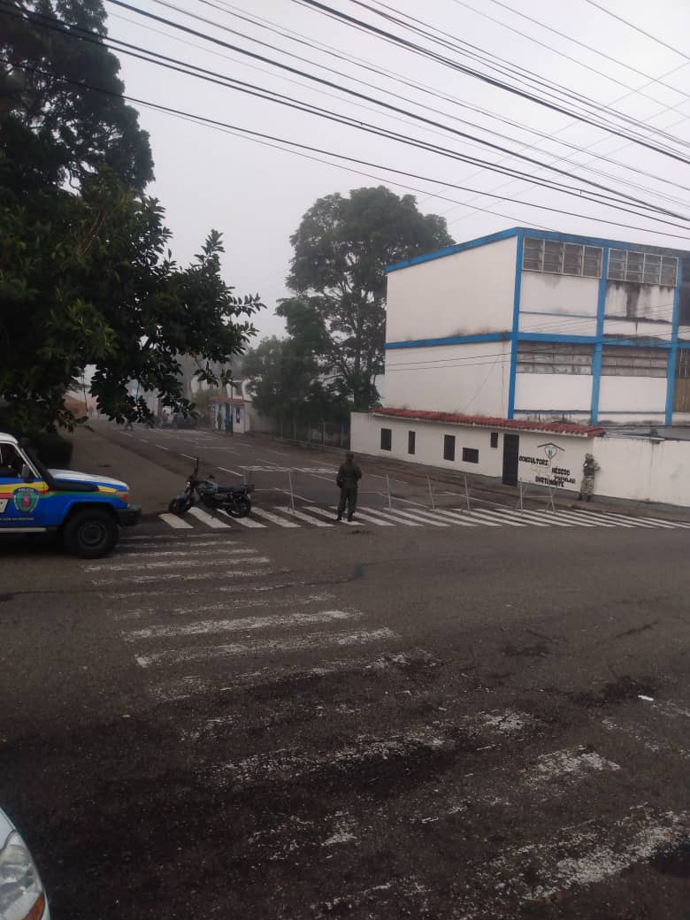 MundarayZair's tweet image. Desolador... la población entiende que NO es una elección. Que el voto no elige y que acudir es apoyar al sistema dictatorial.