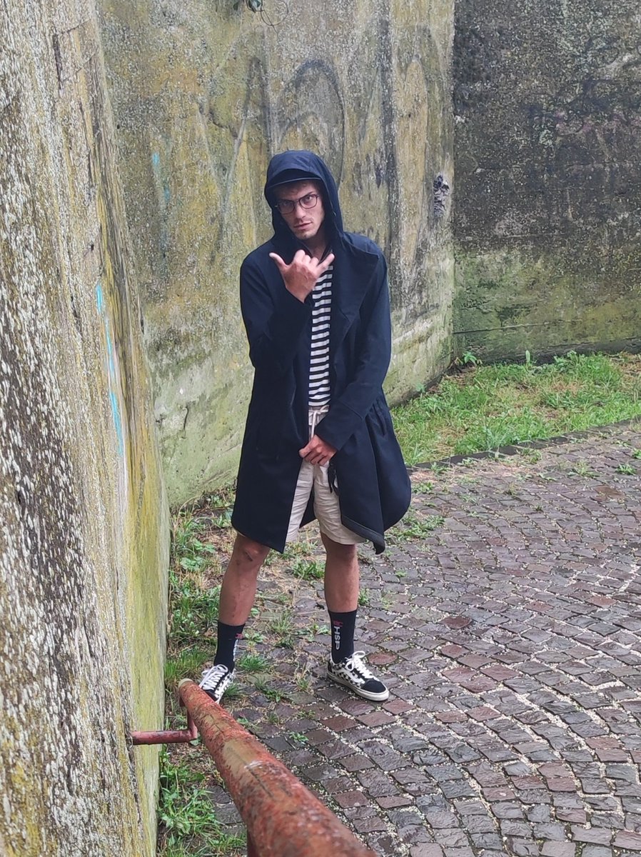 drabikerGEE's tweet image. little posing in the rain lovin this raincoat by segrasegra