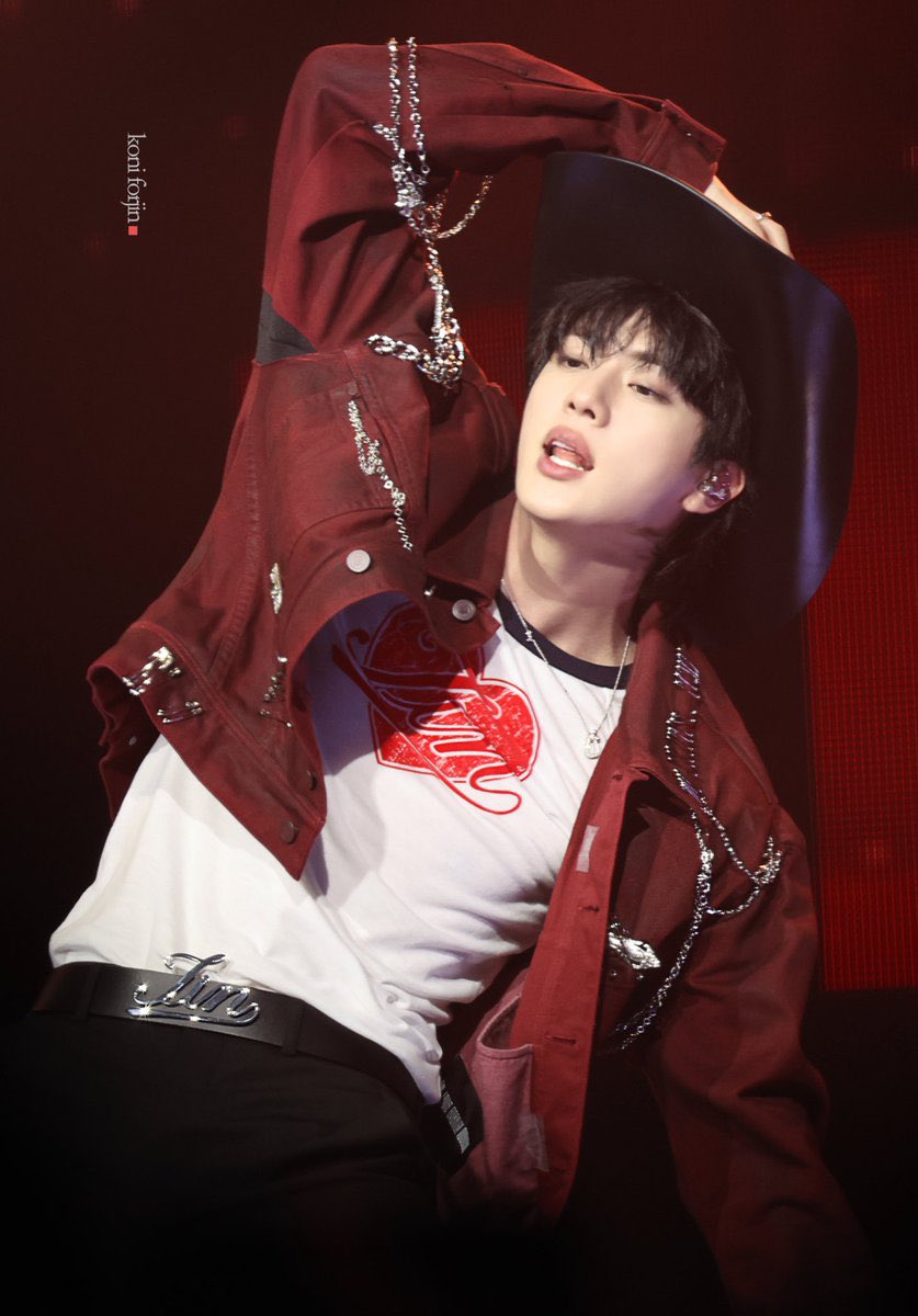 goldenthjm's tweet image. eu sou muito triste por saber que esse homem existe e não é meu