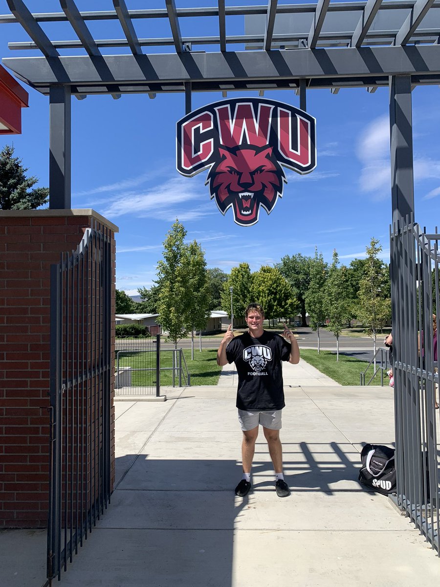 SpudMerritt's tweet image. Thank you @CWUFB for a wonderful camp competed at dl. here are some clips 

@jamesy510 @coachbradycrane @CoachPatBelony @PrairieFB @CoachQuinnSmith @KeimTimeFB