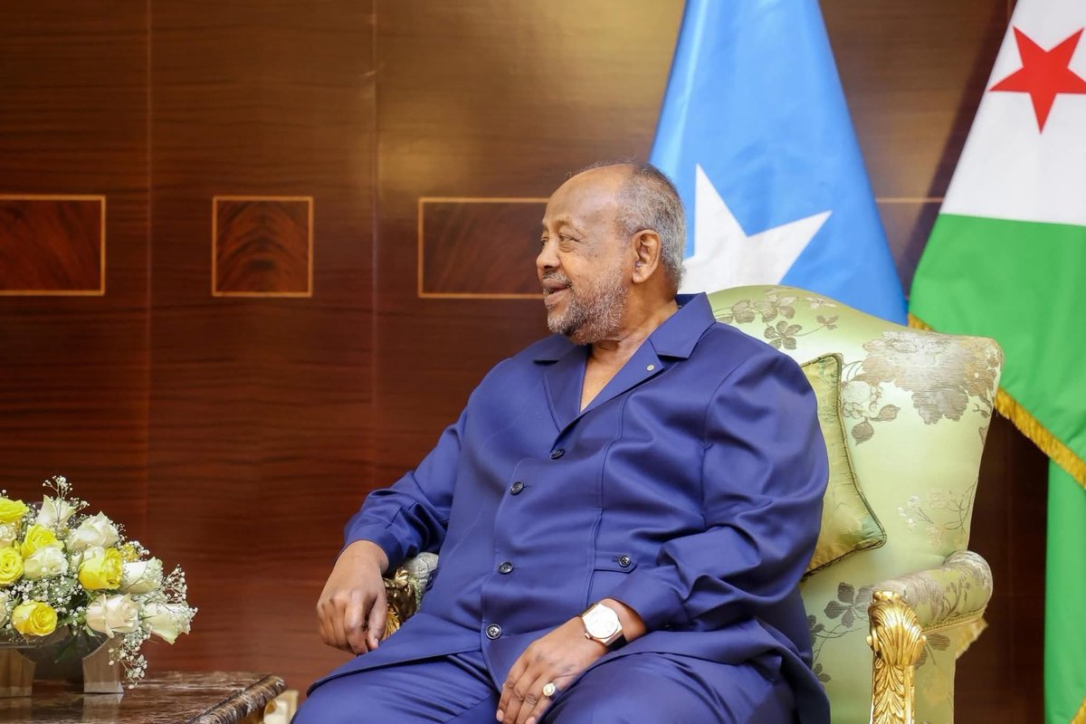 LiveDjib's tweet image. Le Président de la République, SEM Ismail Omar Guelleh, a reçu ce matin au Palais de la République son homologue somalien, SEM Hassan Sheikh Mahamoud, en visite officielle de 48 heures à Djibouti.
Cette rencontre s’inscrit dans le cadre du renforcement des relations historiques…