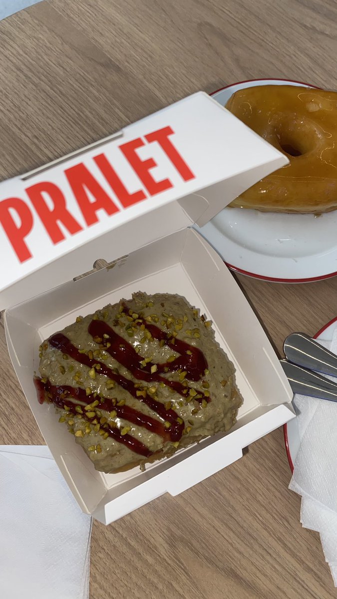jj_23jnx's tweet image. Pralet 🤝🏻 Doughnut Library 
Daily donut = daily dopamine  🍩