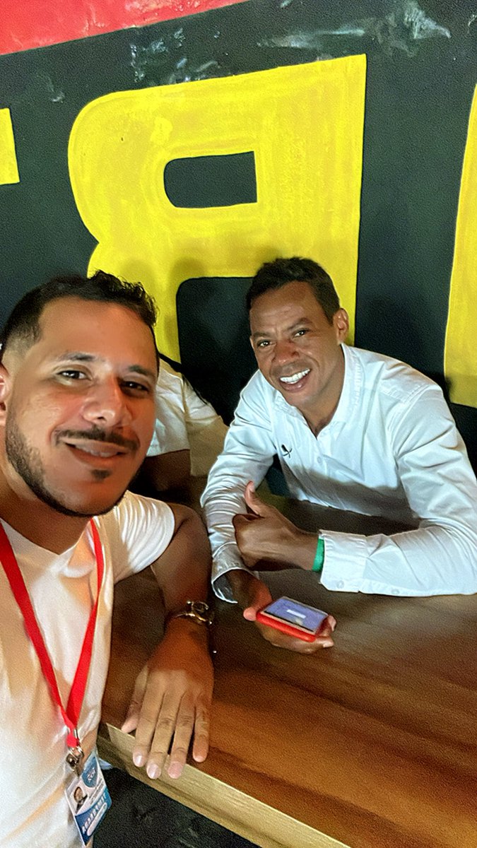 felipelunasi's tweet image. Conheci esse senhor ontem na Ilha do Retiro, alguém sabe quem era? 😎🙃