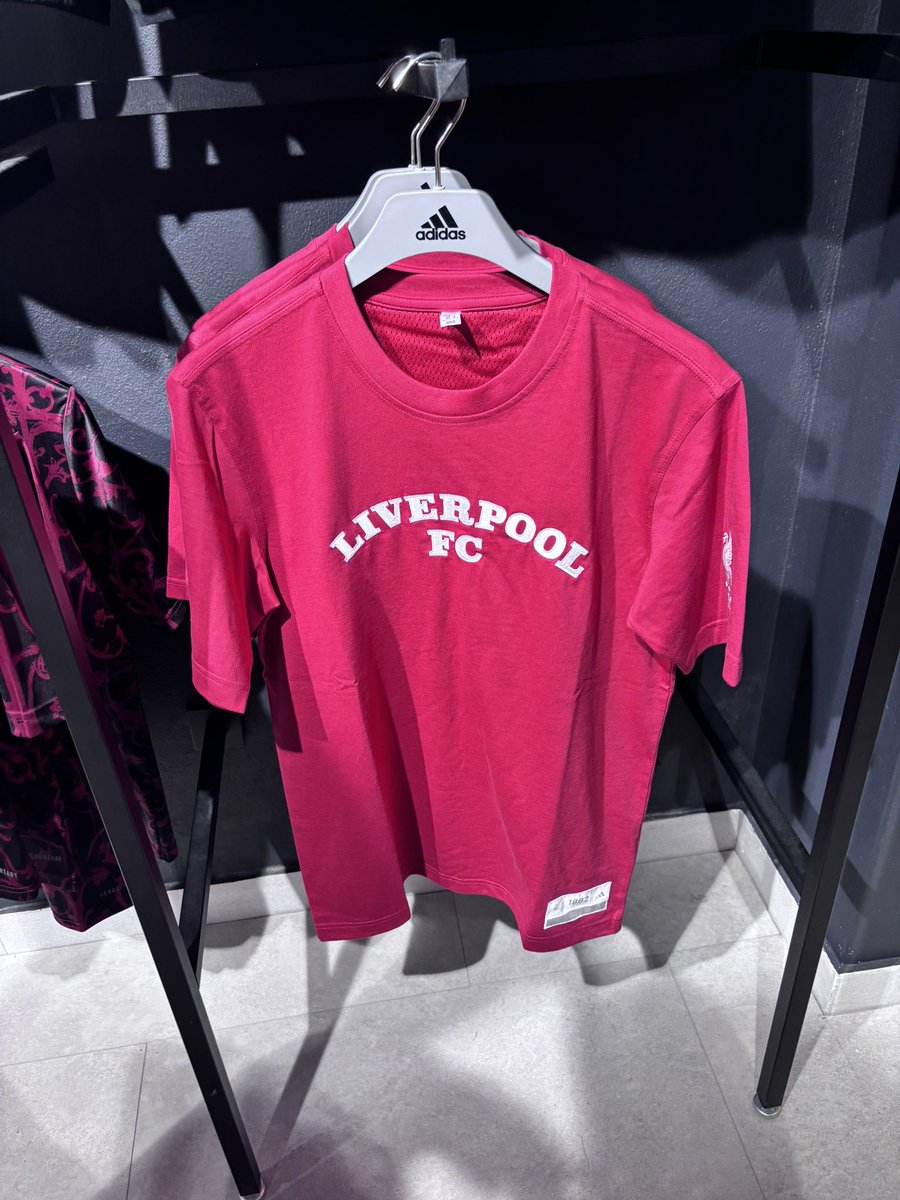 opaleak's tweet image. 👀 Liverpool x adidas &apos;US Pack&apos; spotted in-store.