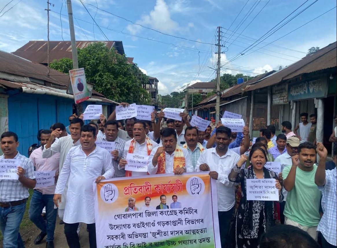 INCAssam's tweet image. Goalpara District Congress staged a strong protest demanding justice for Jyoshita Das and a CBI probe into the PWD scam her tragic death exposes deep rot in BJP’s corrupt rule.
#JusticeForJyoshita
📍Goalpara