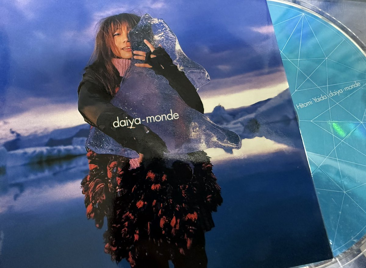 初対面のお仕事関係の方に最近行ったライブの話をしていたら、なんと矢井田瞳さんで盛り上がりました。“My Sweet Darlin”よく聴きましたよねって。
当時のアルバムを聴きながら福岡へ。

今日の大阪のMIKKE!!のハナフサマユさん見たかったな。

#矢井田瞳
#ハナフサマユ