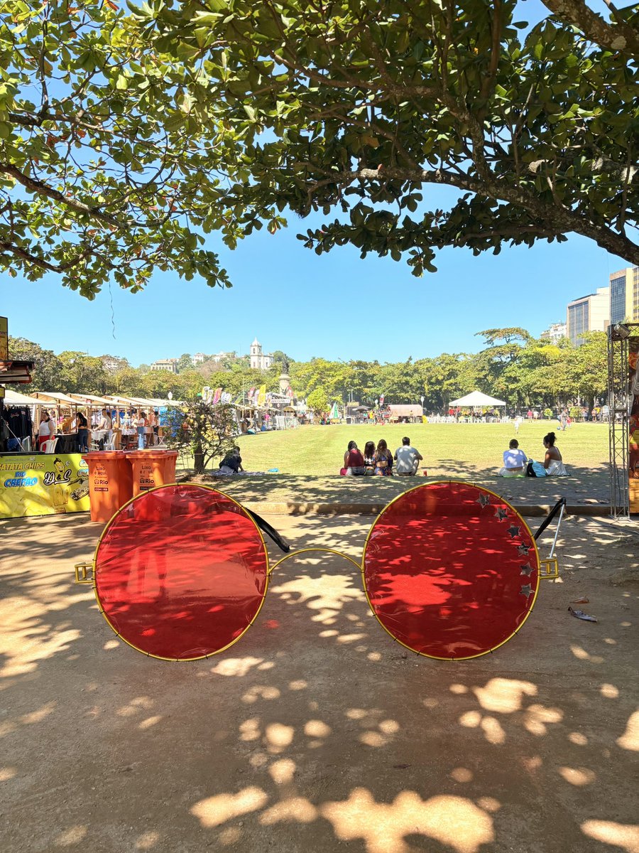 bryanclemrj's tweet image. Ocupar as ruas com o nosso enredo é um dos grandes prazeres. Ver a interação com a nossa Padroeira da Liberdade é um combustível a mais. Ontem no CCBB e no festival de Rock. Hoje mais um dia na Glória. Carnavalizar tudo que for preciso pra Estrela voltar a brilhar.
Seguimos! 💚