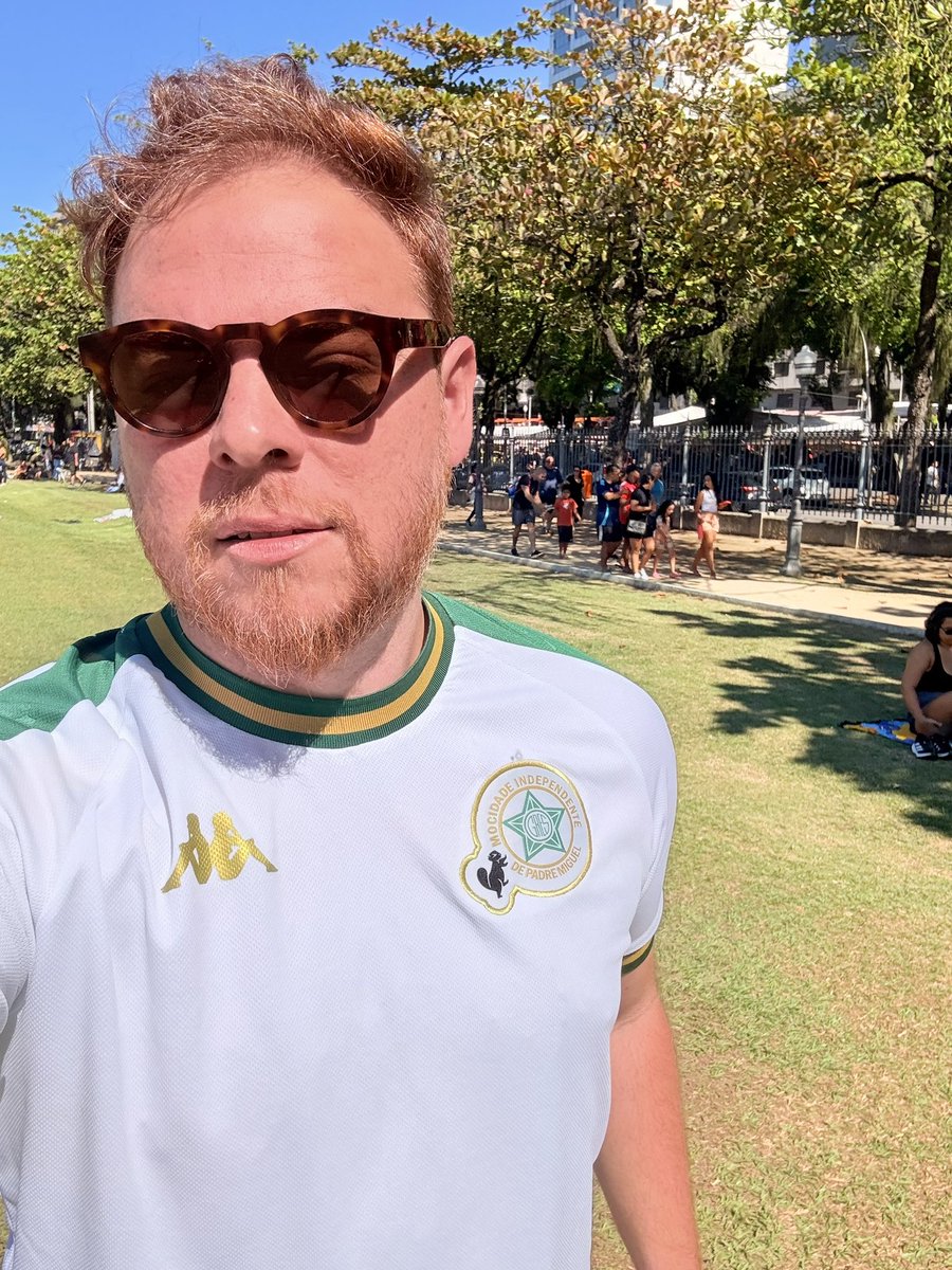 bryanclemrj's tweet image. Ocupar as ruas com o nosso enredo é um dos grandes prazeres. Ver a interação com a nossa Padroeira da Liberdade é um combustível a mais. Ontem no CCBB e no festival de Rock. Hoje mais um dia na Glória. Carnavalizar tudo que for preciso pra Estrela voltar a brilhar.
Seguimos! 💚