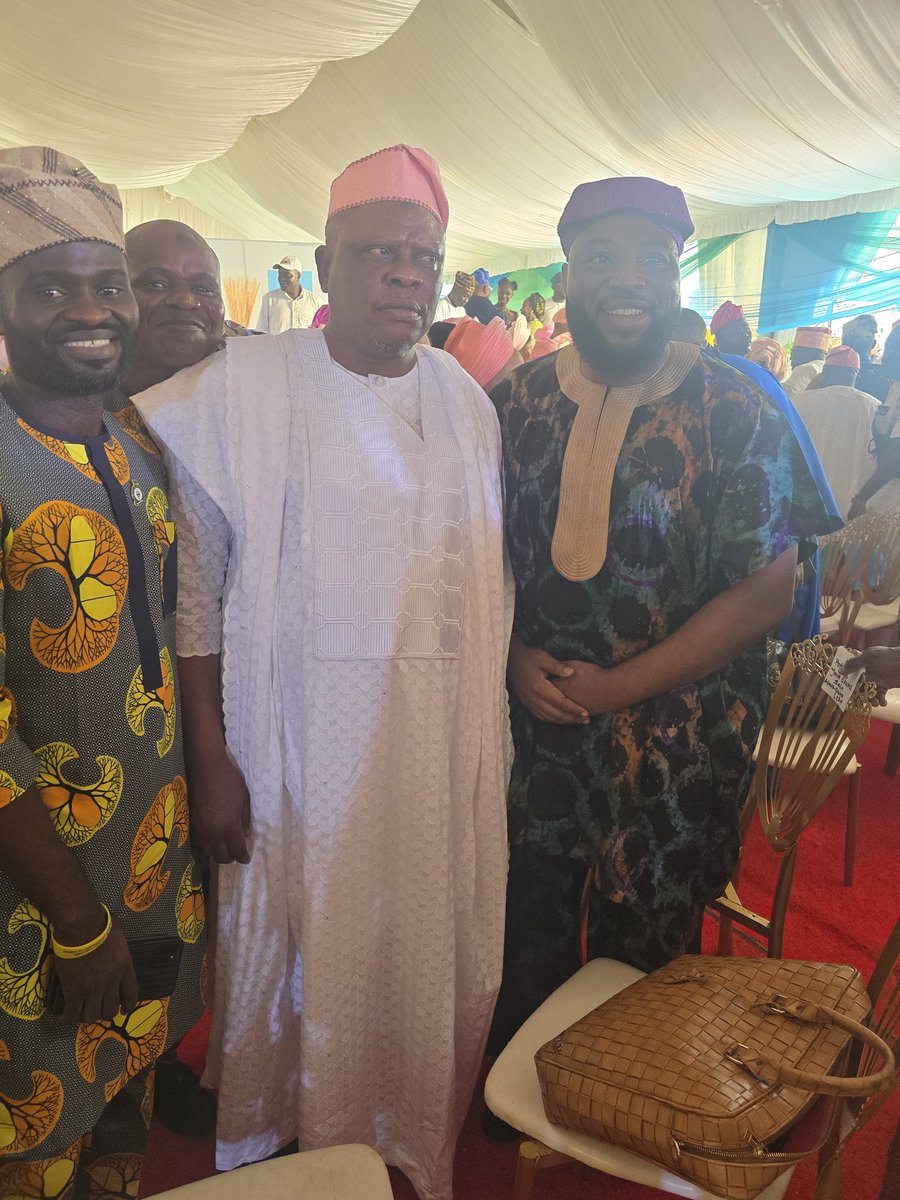 AtoyebiPaulB's tweet image. Myself and my chairman and chairlady of Apapa 1 and 2. Great people. Congratulations