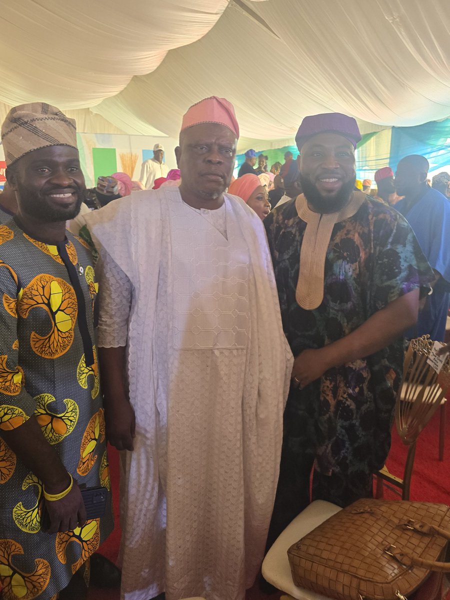AtoyebiPaulB's tweet image. Myself and my chairman and chairlady of Apapa 1 and 2. Great people. Congratulations