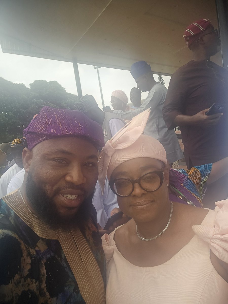 AtoyebiPaulB's tweet image. Myself and my chairman and chairlady of Apapa 1 and 2. Great people. Congratulations