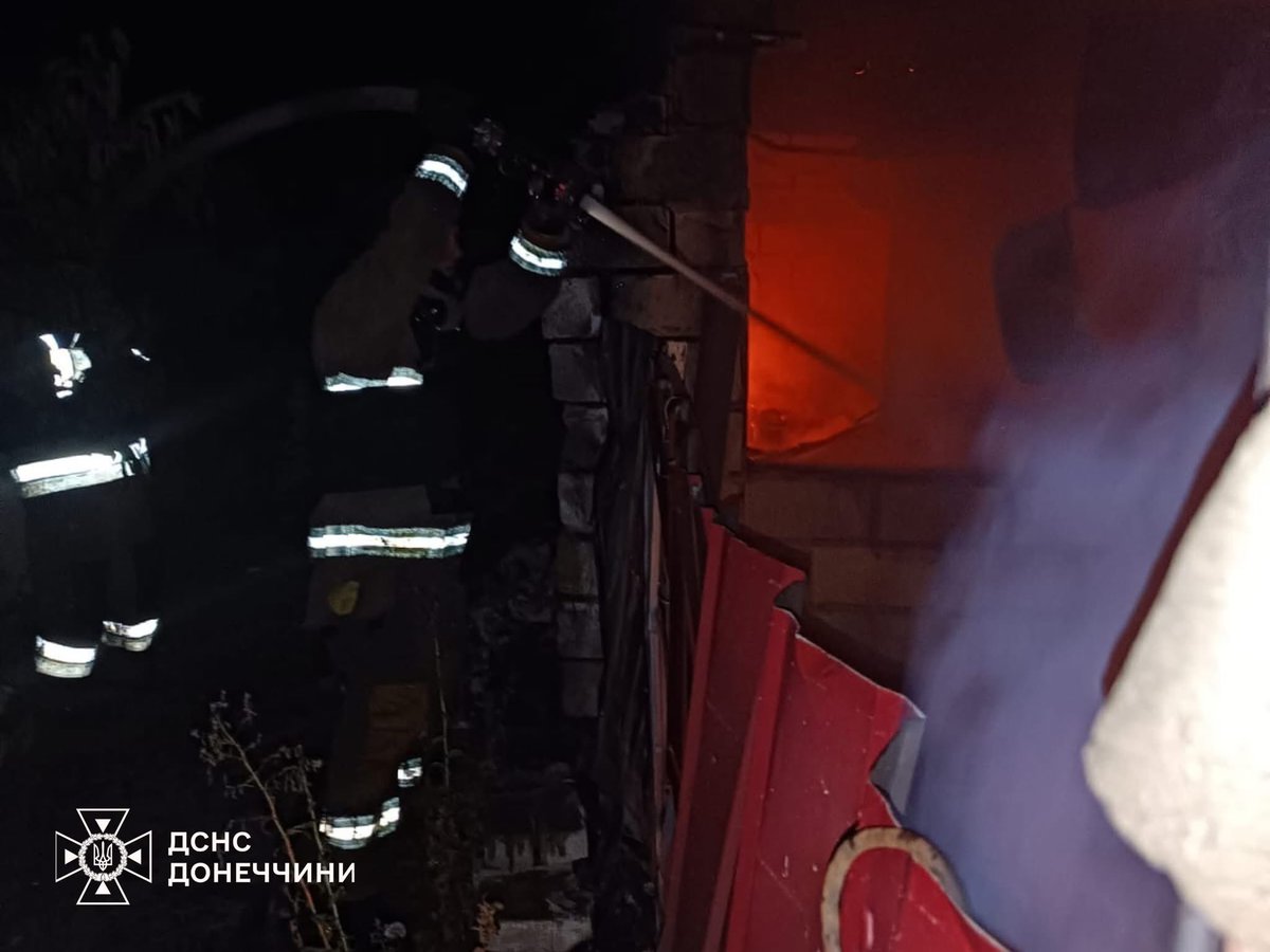 eastern_variant's tweet image. 🧯 На Донеччині внаслідок ворожих обстрілів виникли пожежі в населених пунктів
За минулу добу населені пункти Донеччини зазнали 19 обстрілів з боку окупаційних військ. Рятувальники Донеччини невідкладно реагували на виклики, ліквідовуючи пожежі та руйнування, спричинені ворожим…