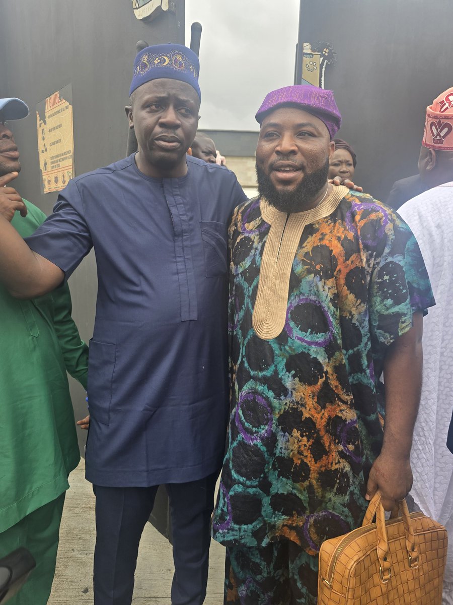 AtoyebiPaulB's tweet image. Guess what I was telling @Mr_JAGs here? Baba don add protocol to his job