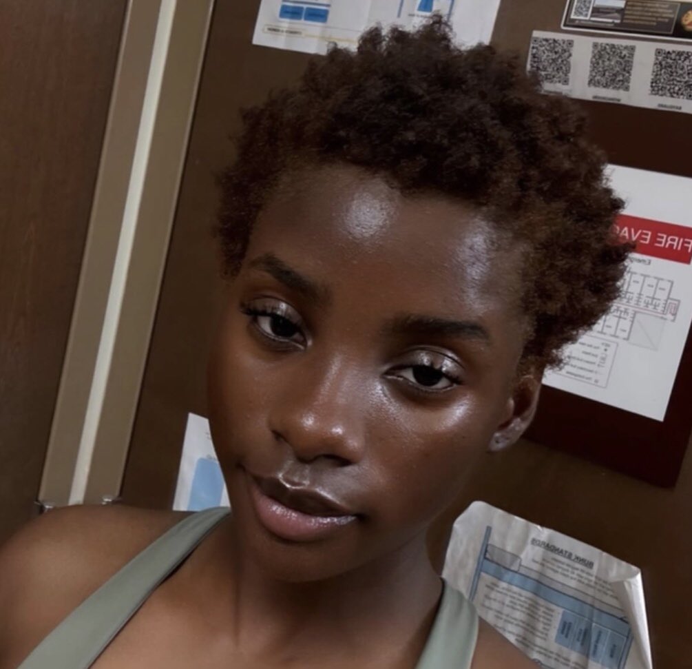 bullettvug's tweet image. Black is gorgeous💜 
guess who?