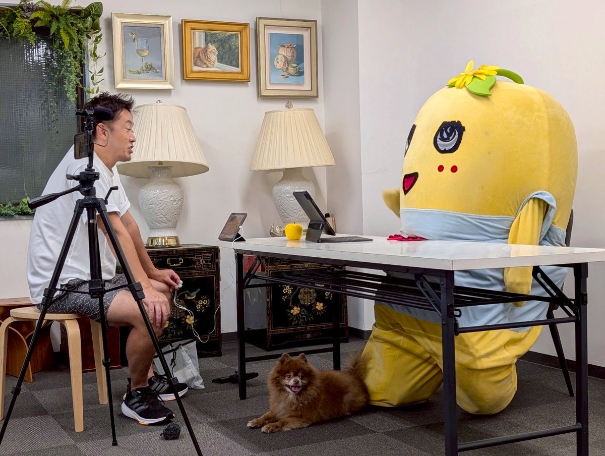 funassyi's tweet image. みんなー今日も一日お疲れ様なっしー♪
ヾ(。゜▽゜)ノ ブシャラジオ見に来てくれてありがとうなっしなー♪スペシャルゲストのたぬぴーをふにゃから預かったけど可愛かったなっしなー♪どうやらもうおネムのだそうなっしー♪また会えると良いなっしー♪
明日も元気に過ごせます様に梨汁ブシャー:*…