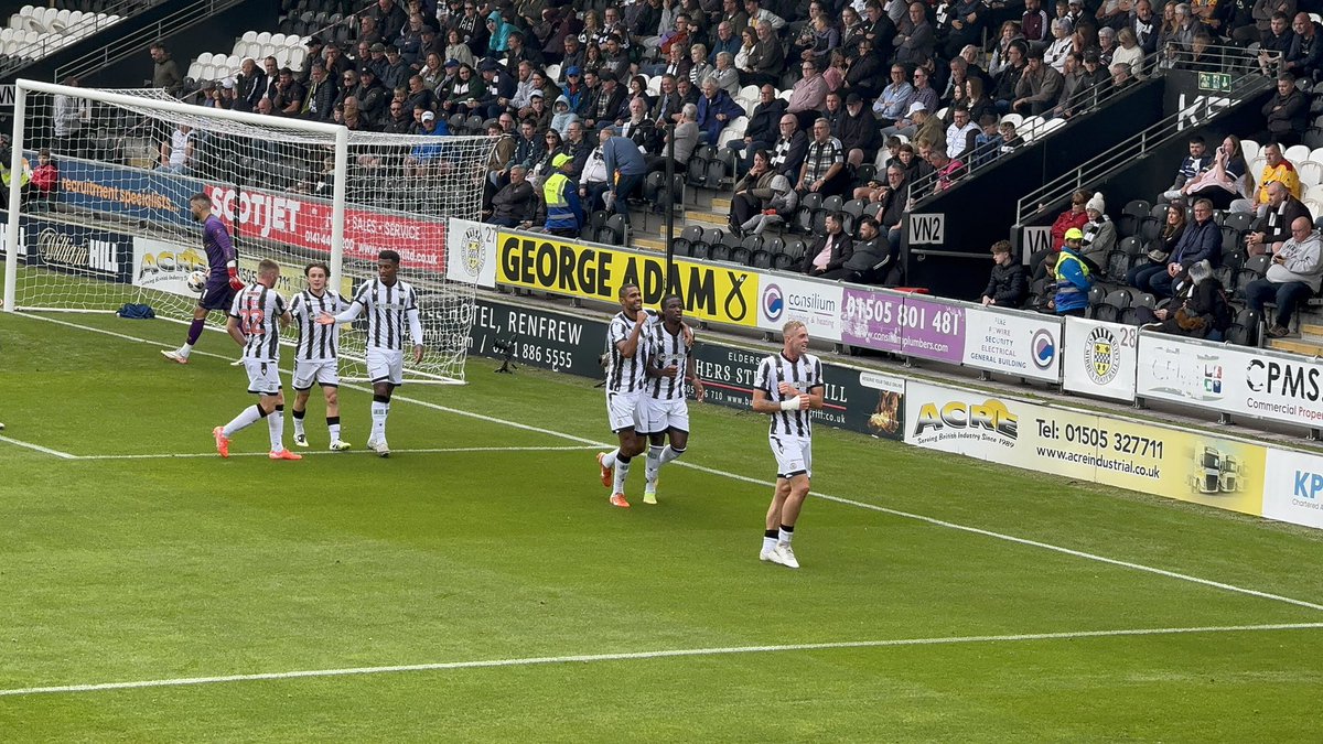 lmcvlogs's tweet image. St Mirren playing some good football here ⚽️