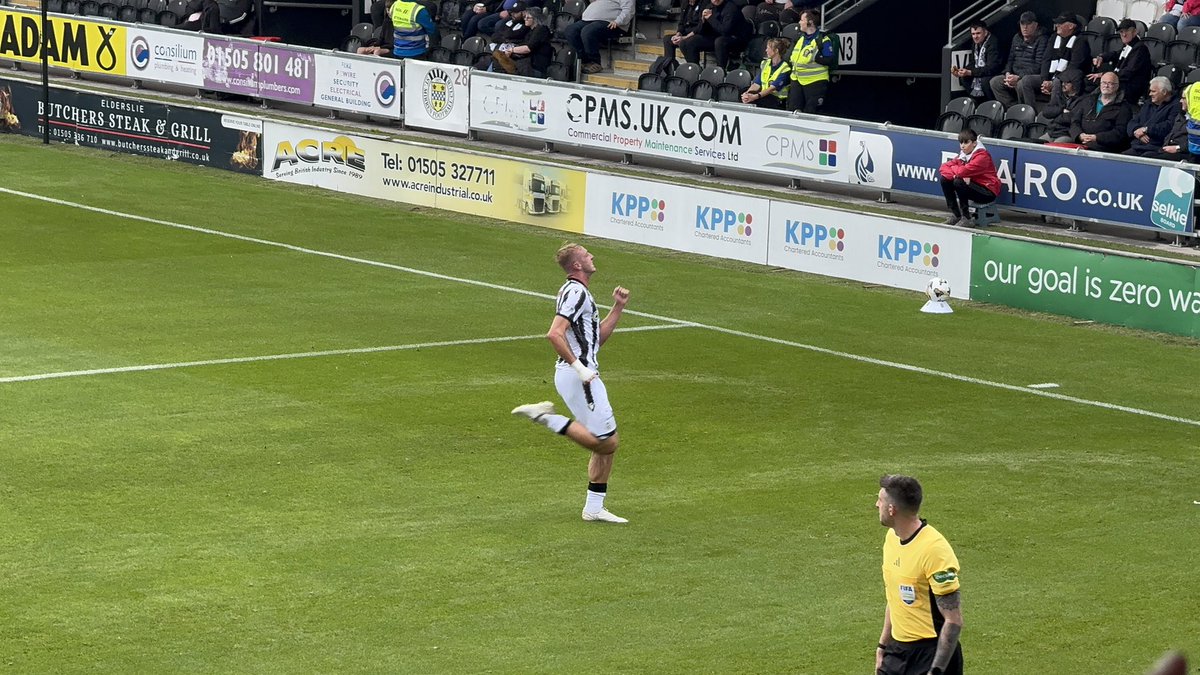 lmcvlogs's tweet image. St Mirren playing some good football here ⚽️